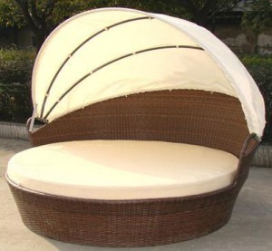 Clam-Shell-Lounger
